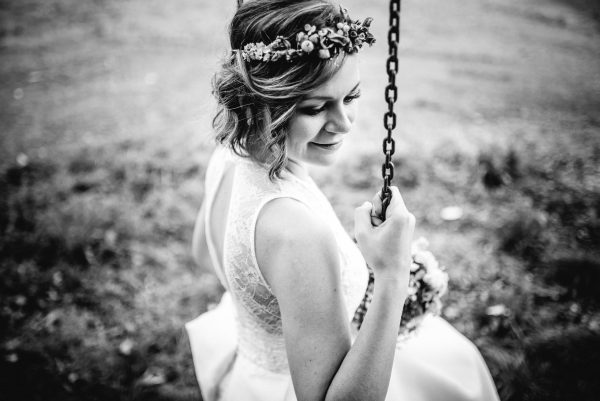 short weddinghair with headpiece