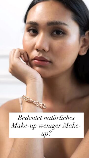 Viele Menschen glauben, dass ein natürlicher Look lediglich aus weniger Foundation und weniger Puder besteht.
Tatsächlich geht es um Make-
up-Strategie, die im Alltag und bei Shootings funktioniert. Perfekte Techniken kombiniert mit den richtigen Produkten.
Präzise platzierte Lichtreflexe und gezielte Feutigkeitgsversorgung damit die Haut strahlend und ebenmäßig wirkt - in perfekter Balance.
Natürliches Make-up ist deshalb nicht weniger Make-up.
Es ist intelligenteres Make-up.
Das Ergebnis ist eine moderne, zeitlose Ästhetik: Haut, die atmet, leuchtet und ein make up das perfekt mit der Haut verbunden ist.
Mein Key-Produkt für diesen Skinlike-Finish Look: MAC Fix+ Es sorgt dafür, dass das Make-up perfekt mit der Haut verschmilzt, natürlicher wirkt, länger hält und zusätzlich Feuchtigkeit spendet.
• Link in meiner Story / meinen Highlights.Das Ergebnis ist eine moderne, zeitlose Ästhetik: Haut, die atmet, leuchtet und ein make up das perfekt mit der Haut verbunden ist.
#makeupartistdüsseldorf
#monikamades #düsseldorf