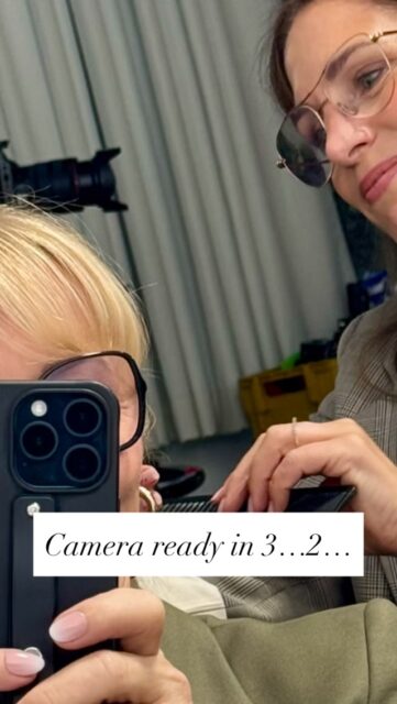 Backstage fun before the cameras roll. @katiconrads @qvcdeutschland @qvc @kerstin_reus #fotomakeup #natürlichesmakeup #düsseldorf #makeupartistnrw #monikamages