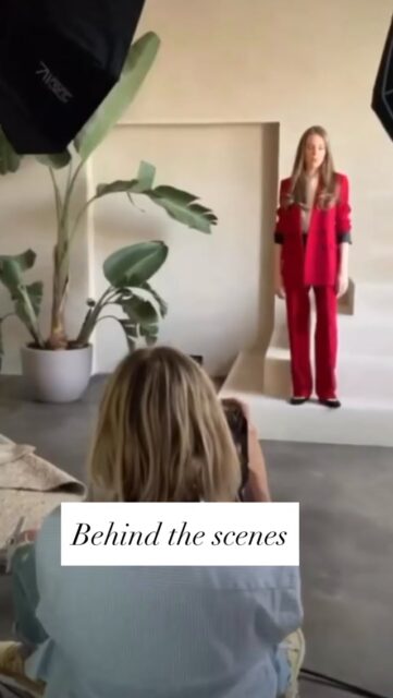 Am Set endet mein Job nicht mit dem letzten Pinselstrich. Warum gutes styling und Setbegleitung so wichtig sind.
Hair & Make-up müssen fortwährend dem Licht, der Kleidung, der Bewegung und der Kamera angepasst werden – manchmal sind es nur kleine Veränderungen, die am Ende einen großen Unterschied - Oder das Bild unbrauchbar machen.
📍Make-up & Hair Styling für Shootings und Content · Private Events, Make-up Beratungen & Lash/Brow-Treatments in Düsseldorf
Terminanfragen für Hairstyling und Make-up gerne per Nachricht. #makeupartistdüsseldorf #shootingbegleitung #touchups