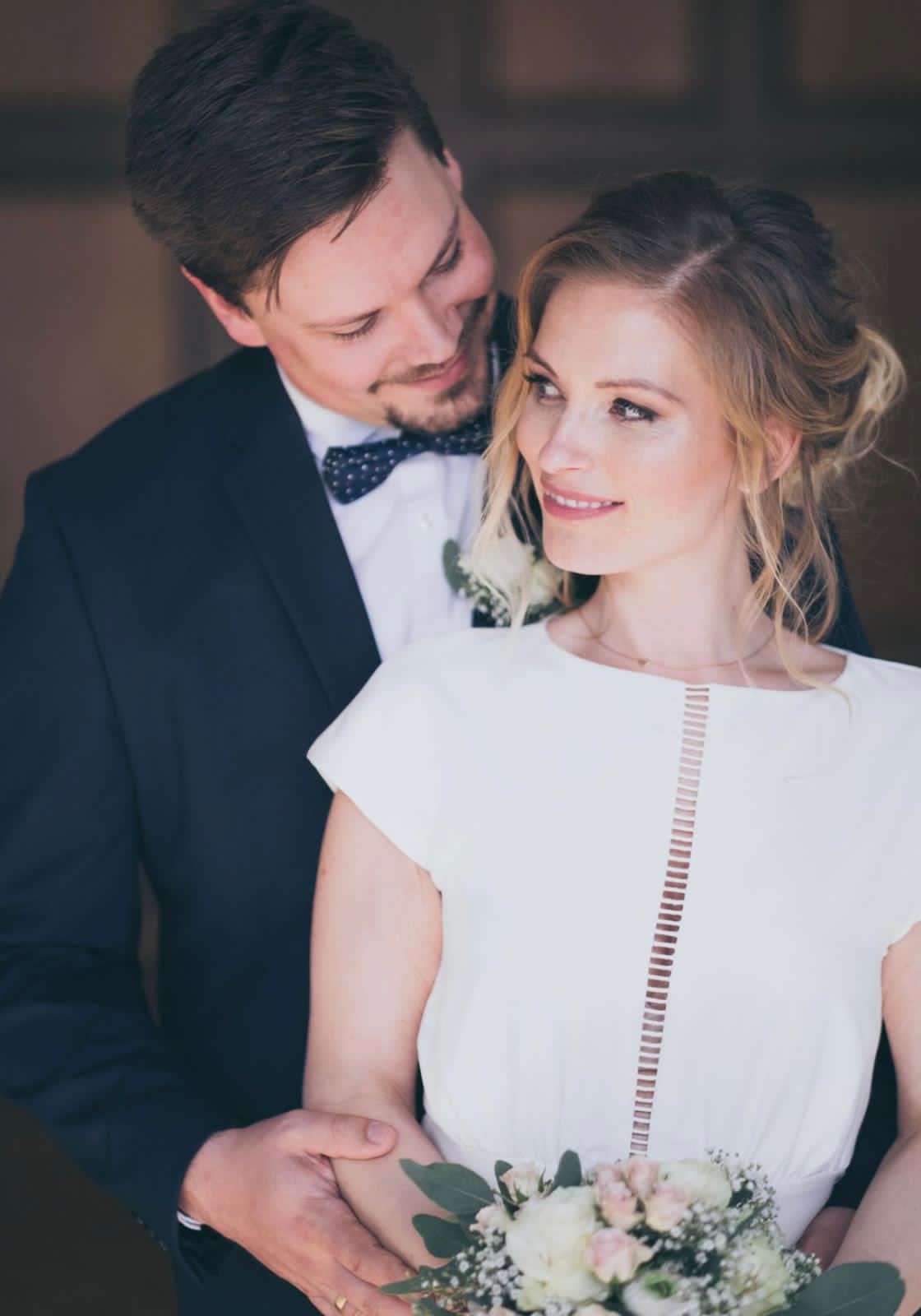 hochgesteckte Brautfrisur locker und unperfekt